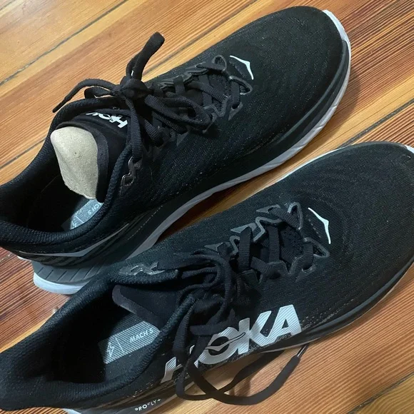 Women’s Hoka One. 10.5 - Picture 2 of 7